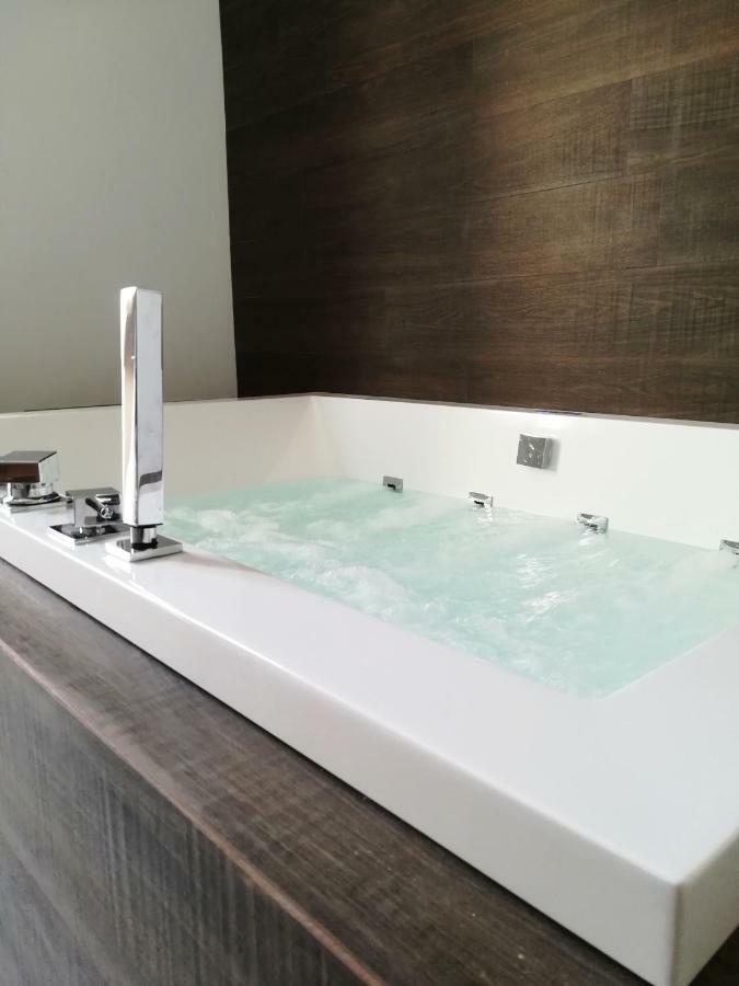 Palazzo San Lazzaro Bed & Breakfast Lecce Dış mekan fotoğraf