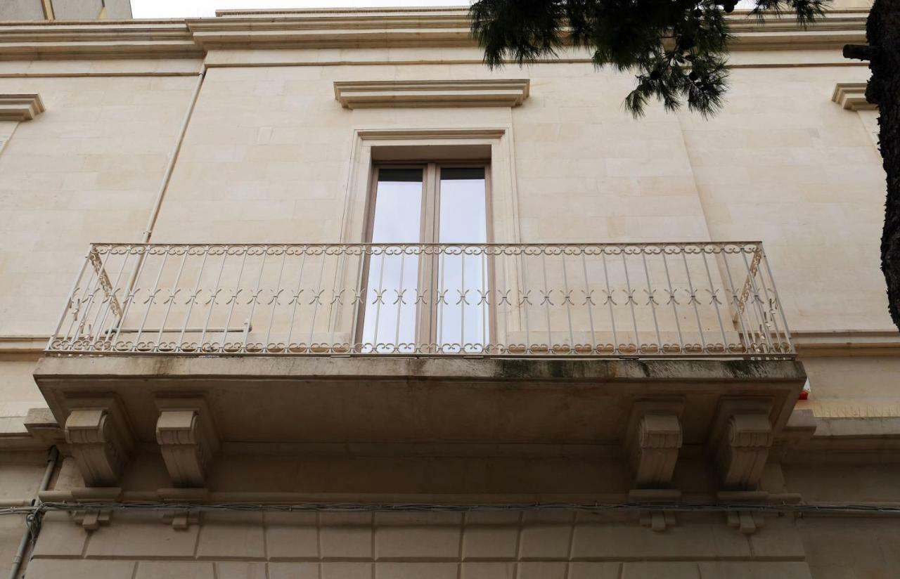 Palazzo San Lazzaro Bed & Breakfast Lecce Dış mekan fotoğraf