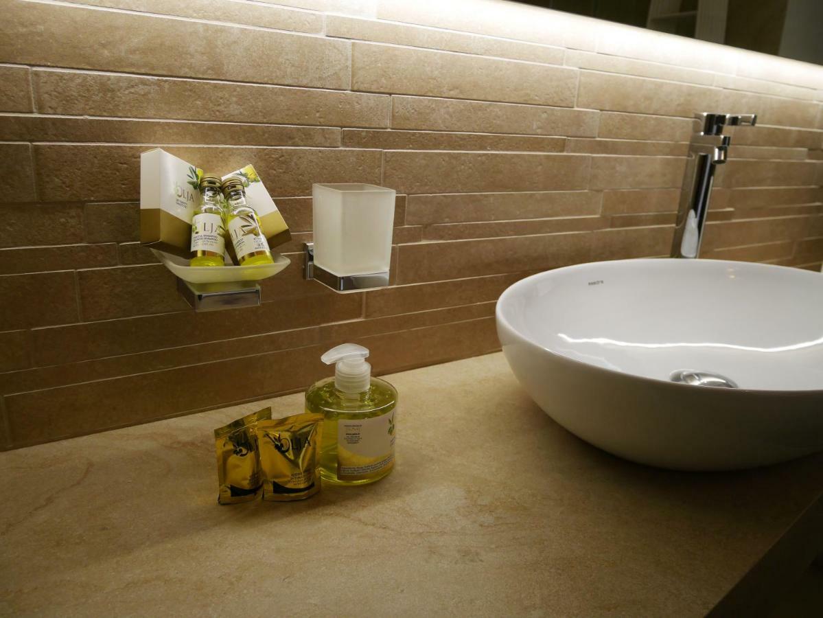 Palazzo San Lazzaro Bed & Breakfast Lecce Dış mekan fotoğraf
